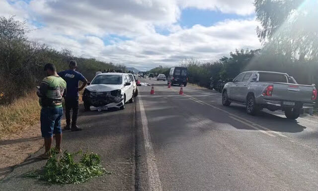 Motociclista morre após ser atingido por carro na BR-428, em Petrolina