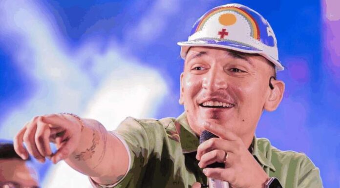 João Gomes celebra 24 anos enquanto se torna 1º brasileiro a cantar em palco icônico na Austrália