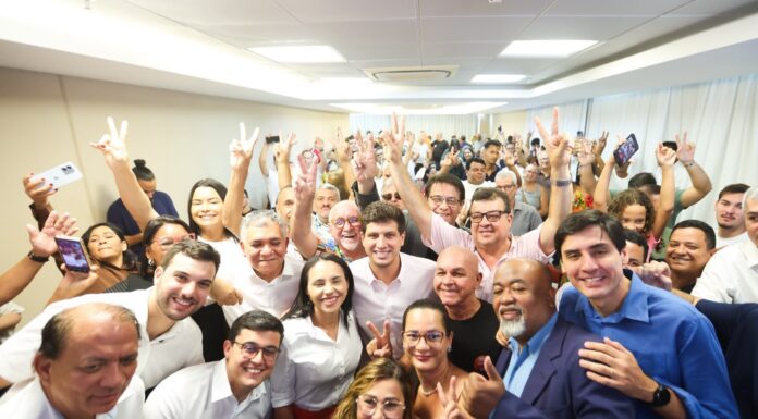 João Campos recebe apoio da Federação Renovação Solidária e diz consolidar maior frente política da eleição