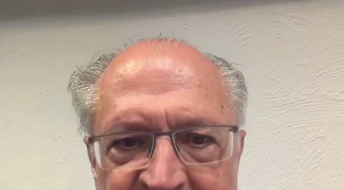 Alckmin grava vídeo de apoio a João Campos contra suposto “gabinete do ódio”