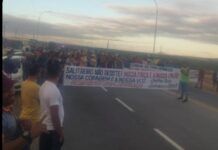 Agricultores rurais interditam trecho da BA-210 em protesto por pavimentação asfáltica em Juazeiro