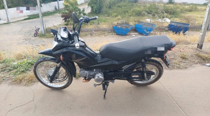 Motociclista inabilitado colide com ciclista na ponte Presidente Dutra, em Petrolina