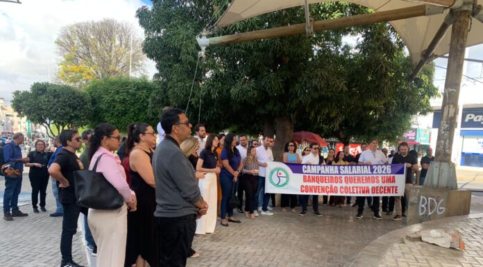 Sindicato dos Bancários de Petrolina e região adere à paralisação nacional e realiza protesto na praça do Bambuzinho