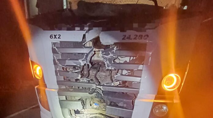 Motociclista morre ao colidir com caminhão na BR-428, em Petrolina