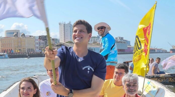 TRE-PE aponta propaganda irregular em barqueata de João Campos
