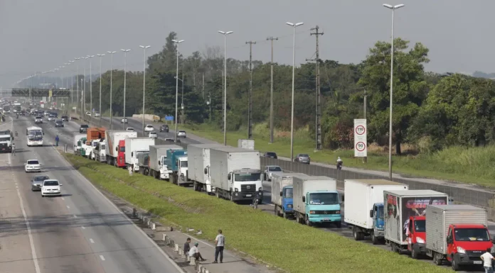 Lei garante frete mínimo no transporte de cargas; saiba o que muda