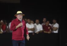 PT oficializa Lula como candidato à Presidência