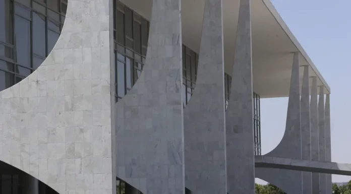 Governo abre processo de reciprocidade contra tarifas dos EUA