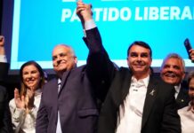 Flávio Bolsonaro declara R$ 8,2 milhões em bens ao TSE; vice informa R$ 565 mil
