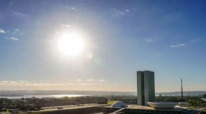 Congresso vota nesta semana fim da escala 6×1 e “taxa das blusinhas”