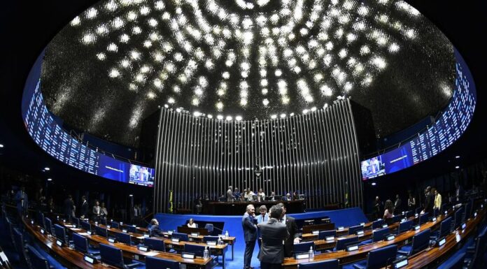 A menos de um mês da eleição, 27% dos pernambucanos ainda não sabem em quem votar para o Senado