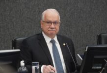 Fachin aguarda explicações de ministros para decidir sobre crise no STF