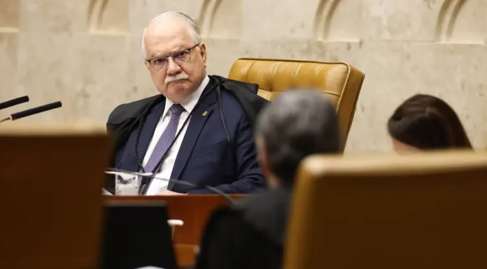 Ex-ministros e sociedade civil divulgam carta em apoio a Fachin