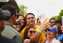 Flávio Bolsonaro participa de moto-carreata em Juazeiro do Norte e promete atenção ao Nordeste