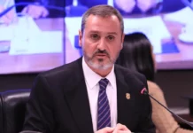 Dino determina reintegração de Andrei Rodrigues no comando da PF