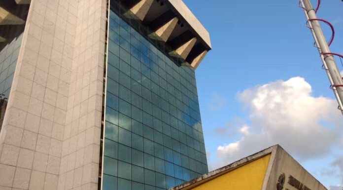 TRE suspende perfil no Instagram que convocou moradores a jogar ovos em Raquel Lyra; página é de funcionário terceirizado da prefeitura do Recife